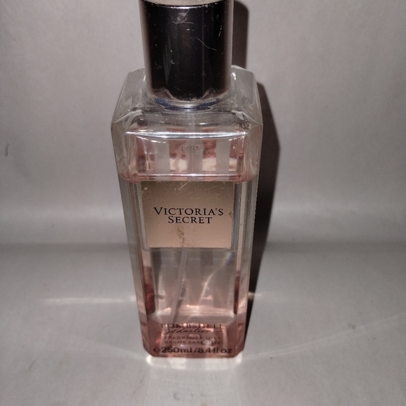 Victoria Secret - Picture 2 of 2